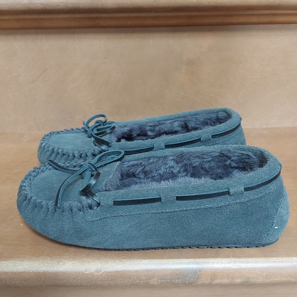 Minnetonka Sheepskin Hardsole Indoor Outdoor Slipper Moccasin Gray Size 6 - Picture 3 of 7